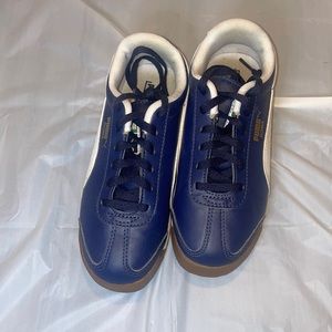 Kids Puma Size:2 Sneaker Navy & White